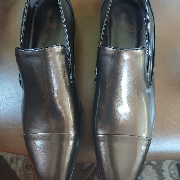 Mens sleek leather dress shoes. - Picture 4 of 7